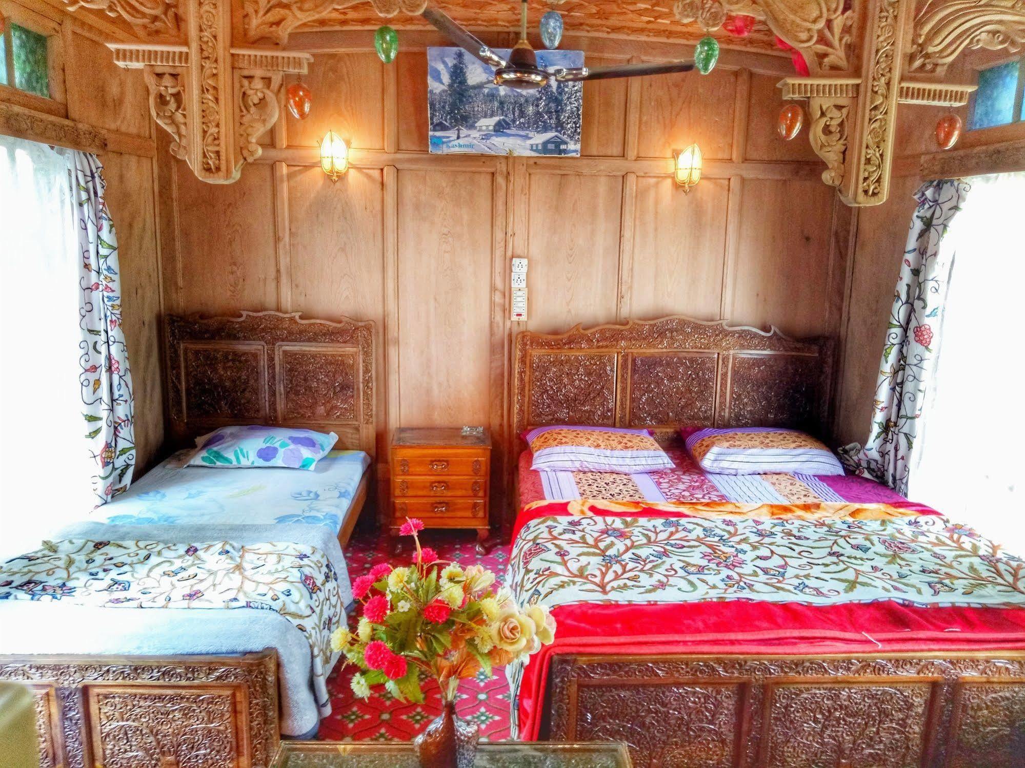 New Bul Bul Group Of Houseboats Srinagar Hotel Durgjan Luaran gambar