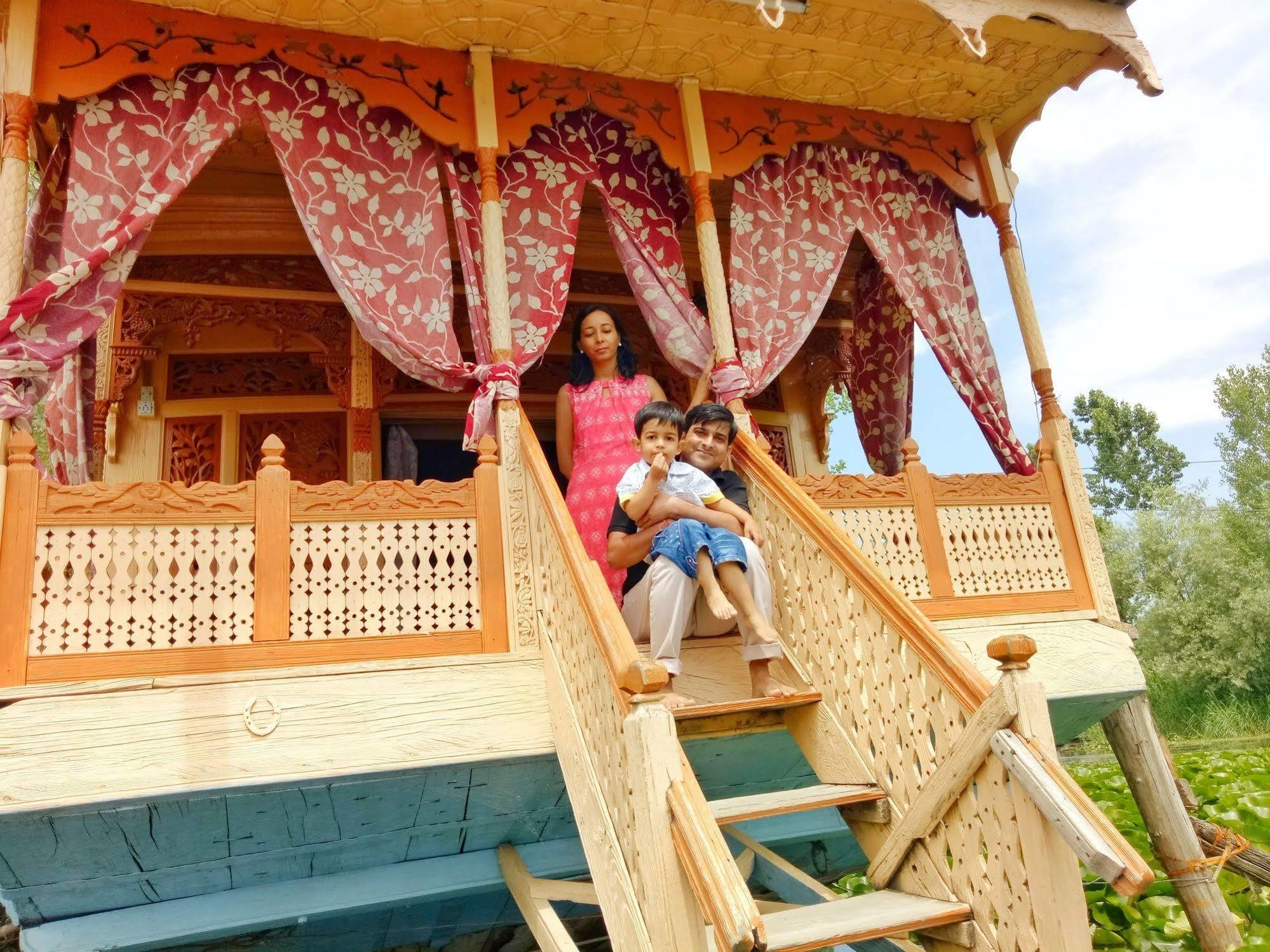 New Bul Bul Group Of Houseboats Srinagar Hotel Durgjan Luaran gambar